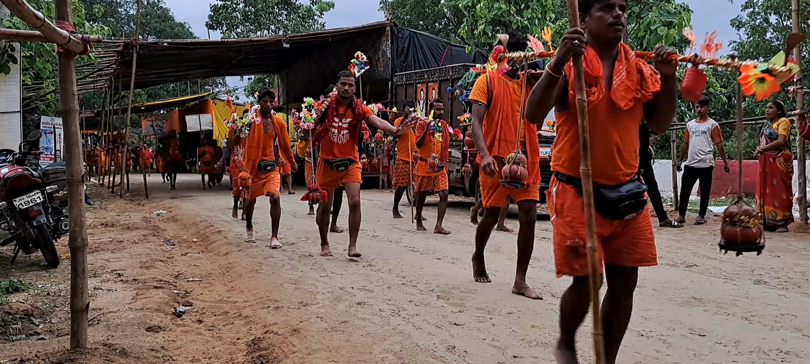 देवघर प्रशासन की सराहनीय पहल! श्रावणी मेला को बनाया ध्रूमपान मुक्त, तंबाकू की खरीद-बिक्री पर भी प्रतिबंध