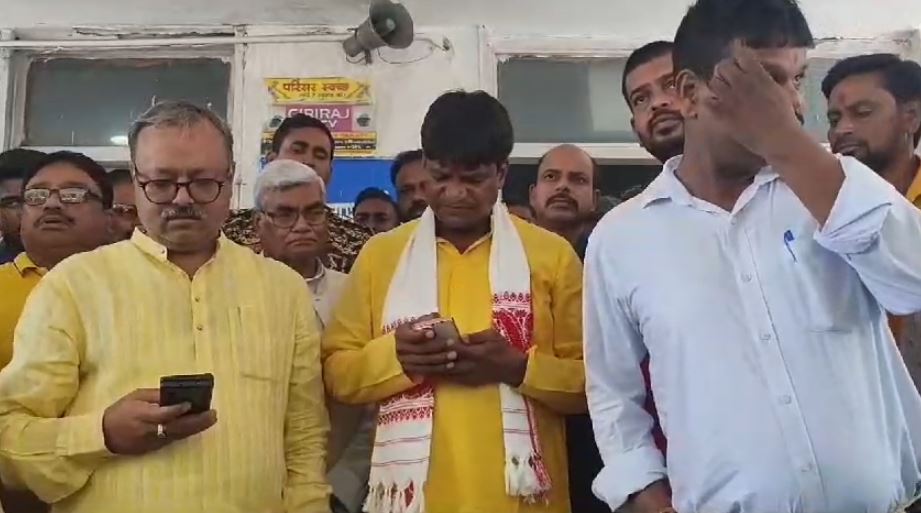 शंकर रवानी की हत्या के बाद एक्शन में सांसद ढुल्लू महतो, डीजीपी से की एसपी को हटाने की बात, कहा- वर्दी पहनने के लायक नहीं है एसपी, देखिए वीडियो