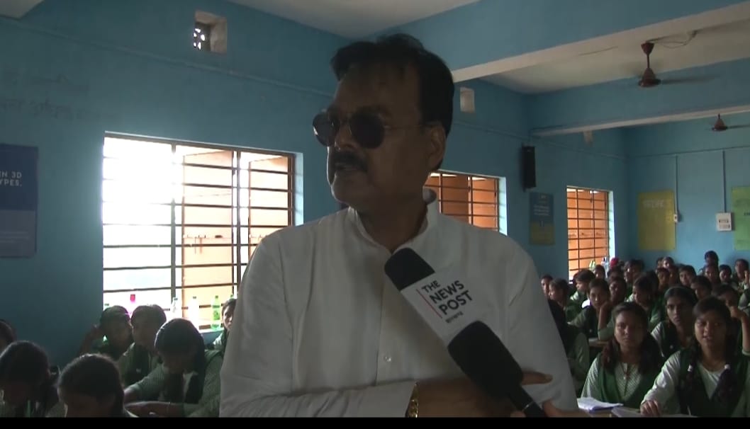 गोविंदपुर का  नगर कियारी  प्लस टू हाई स्कूल : संसाधन की कमी देख अशोक सिंह की आँखे फटी की फटी रह गई 