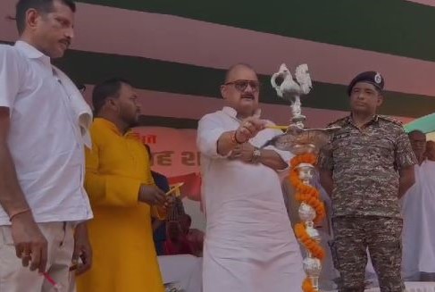 गढ़वा जिले में पेयजल स्वच्छता मंत्री ने किया शहीद द्वार का लोकार्पण, कहा जन सेवा से बड़ी कोई सेवा नहीं