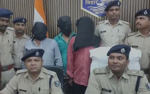 BIHAR NEWS : नशे के सौदागरों के खिलाफ सारण पुलिस की बड़ी कार्रवाई, 1 किलो स्मैक के साथ तीन गिरफ्तार