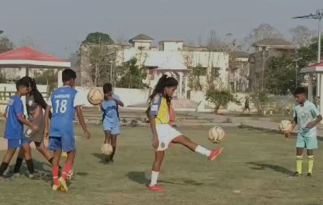 खिलाड़ियों के साथ राज्य सरकार कर रही खेल! न तो कर रही किट की व्यवस्था और न ही खिलाड़ियों के भविष्य की चिंता