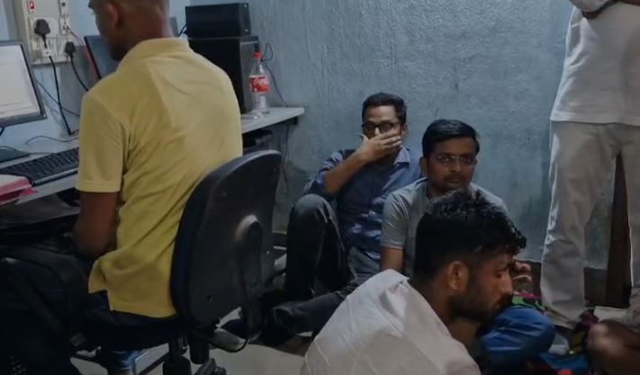 शिक्षक भर्ती परीक्षा में  दो फर्जी परीक्षार्थी को किया गया गिरफ्तार, पुलिस कर रही पूछताछ