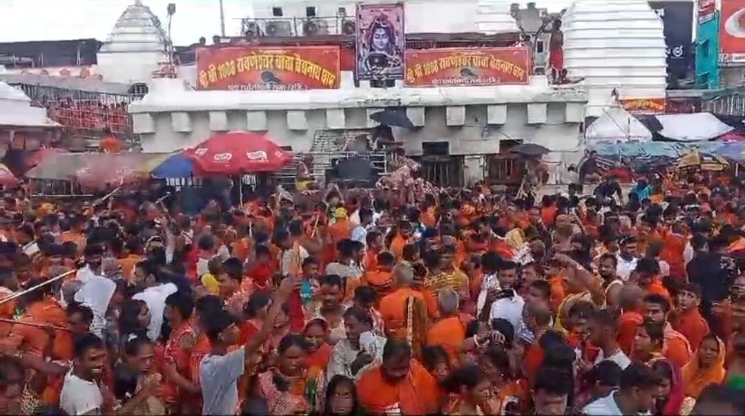 Sawan 2024: सावन की पहली सोमवारी पर बाबानगरी में उमड़ी श्रद्धालुओं की भीड़, सुरक्षा के बीच सुलभ जलापर्ण की व्यवस्था