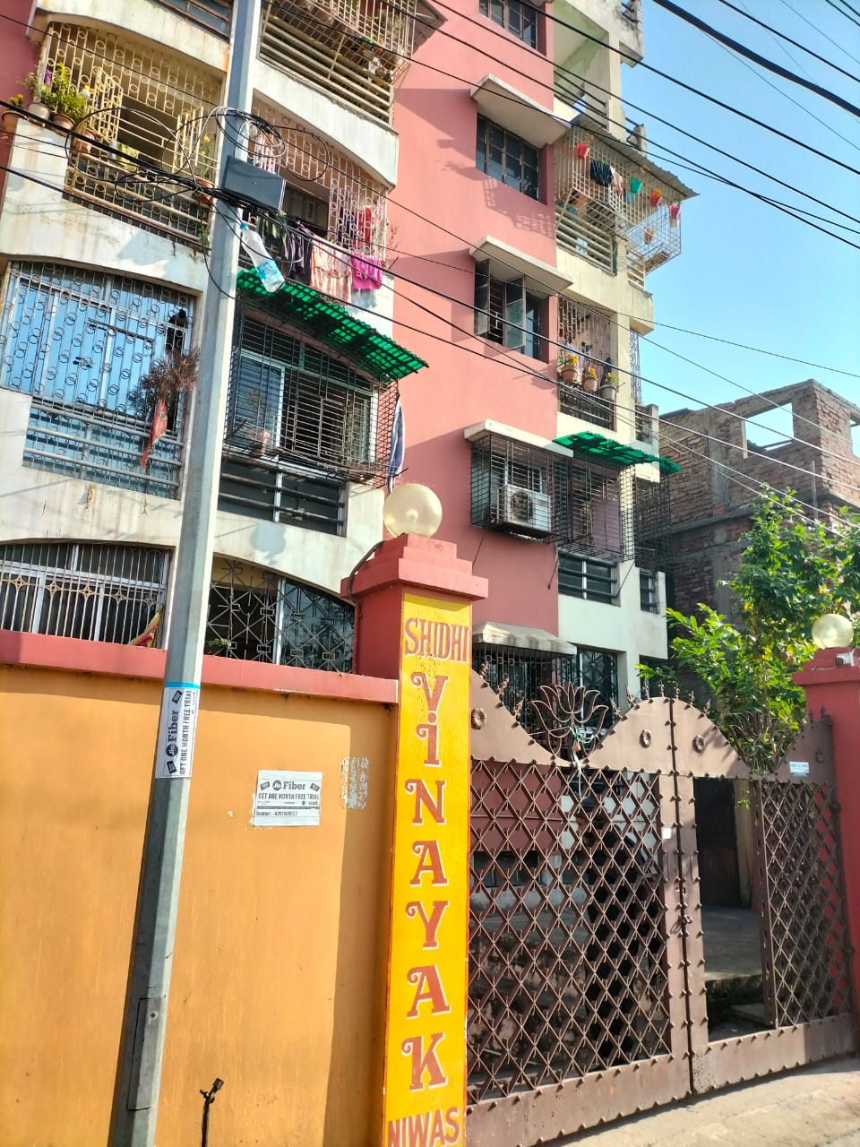 चार मंजिला से गिरकर निजी कंपनी के अधिकारी की संदेहास्पद मौत, जांच में जुटी पुलिस