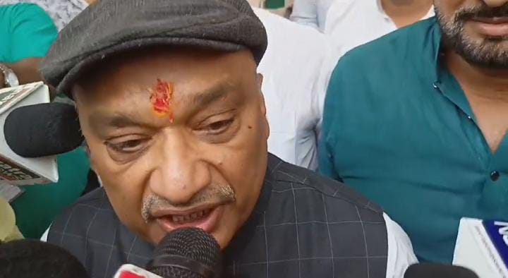 सीएम नीतीश कुमार की मिमिक्री आरजेडी के इस एमएलसी पर पड़ सकती है भारी! सुनील कुमार सिंह की जा सकती है सदस्यता