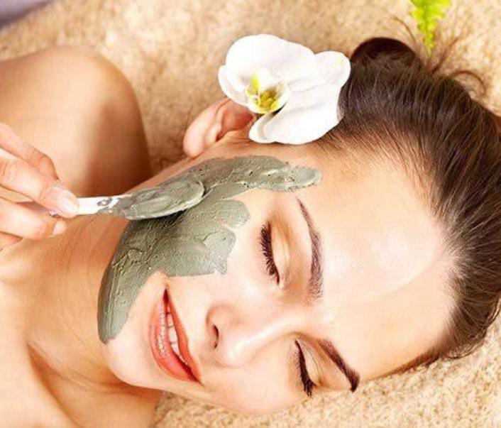 बरसात में भी चेहरे का ग्लो रहेगा बरकरार, मुल्तानी मिट्टी का इन तरीकों से करें इस्तेमाल