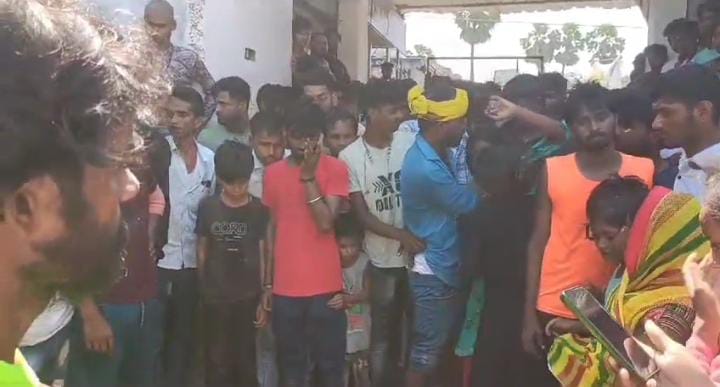 Bihar News: शौचालय टंकी खोलने के दौरान दम घुटने से दो मजदूरों की मौत, परीवार में मचा कोहराम