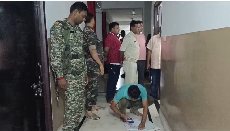 दुमका: बासुकीनाथ मेला क्षेत्र के कई होटलों में एसडीओ ने की छापेमारी