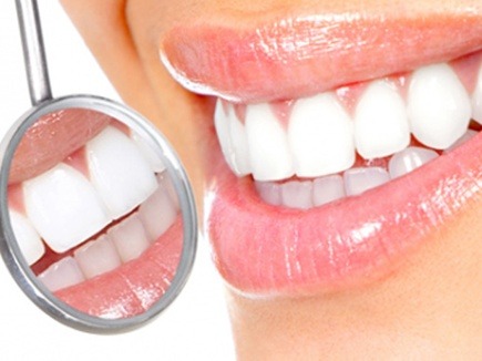 Teeth Care : इस आसान टिप्स का करें इस्तेमाल, मोतियों जैसे चमक उठेंगे आपके पीले दांत