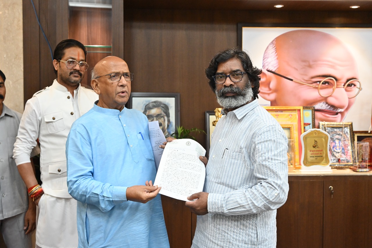 बन्ना गुप्ता -सरयू  राय में तनातनी के बीच एक और घोटाले का आरोप ,पढ़िए डिटेल में 