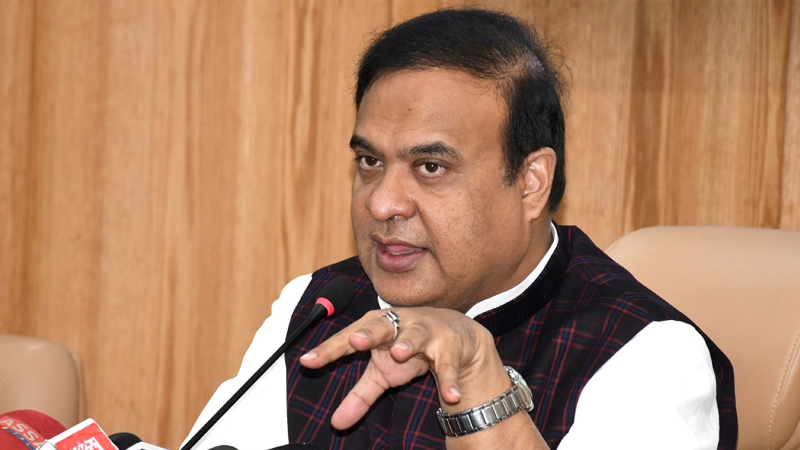 Breaking News: हिमंत बिस्वा सरमा को प्रशासन ने पाकुड़ के गोपीनाथपुर जाने से रोका