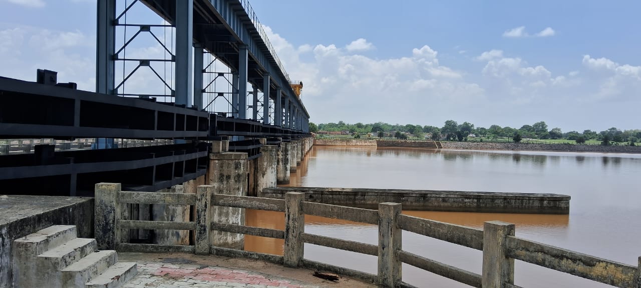 देवघर:लगातार बारिश से बढ़ा नदियों का जलस्तर, सिकटिया बराज के 3 गेट से छोड़ा गया 78 सौ क्यूसेक पानी