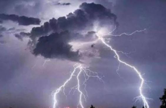 Weather Update:भारी बारिश से जलमग्न हुई रांची! जलजमाव से जीवन अस्त व्यस्त,आज भी कई जिले में भारी बारिश का रेड अलर्ट