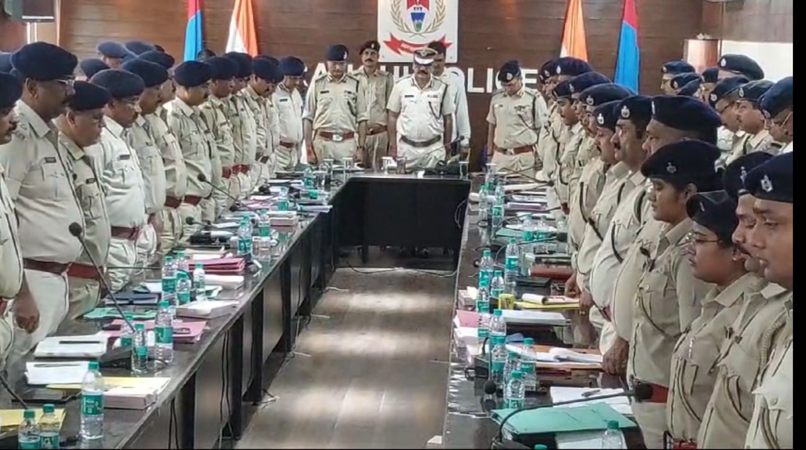 रांची: DGP ने थानेदारों की लगाई क्लास, दिया सख्त निर्देश, वर्दी की साख बचाए रखें,जमीन के मामले से खुद को दूर रखें पुलिस अधिकारी