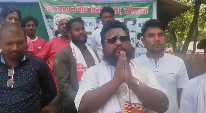 सरायकेला में शुरु हुआ चंपाई सोरेन और दीपक बिरुआ का विरोध, लोगों ने ठगने का आरोप, पढ़ें क्या है वजह