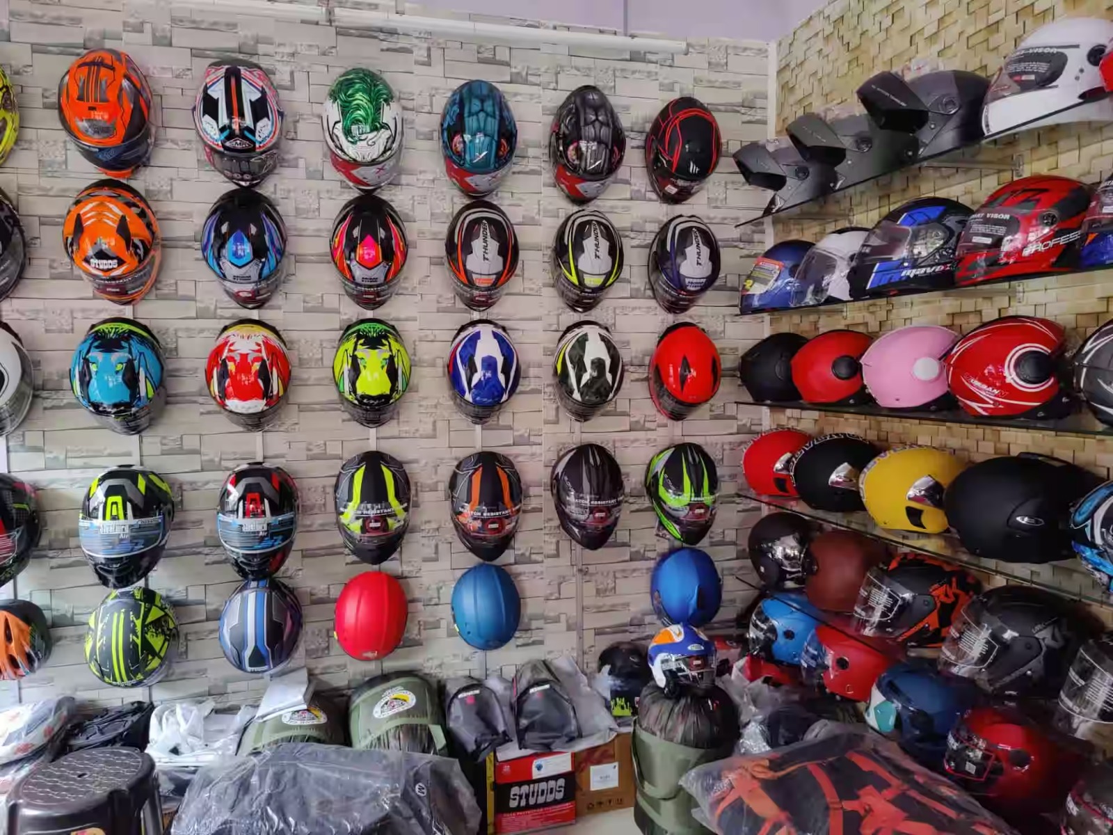 अगर आप भी पहन रहे हैं सब स्टैंडर्ड हेलमेट, तो हो जाएं सावधान, जानें कितना देना पड़ सकता है फाइन