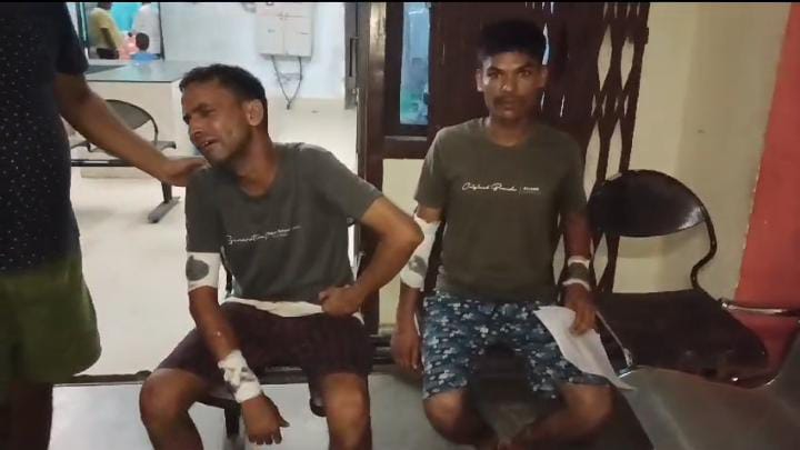 Bihar News:बेखौफ शराब तस्करों ने दो चौकीदारों को घोंपा धारदार चाकू, हालत गंभीर, छापेमारी करने के दौरान किया हमला