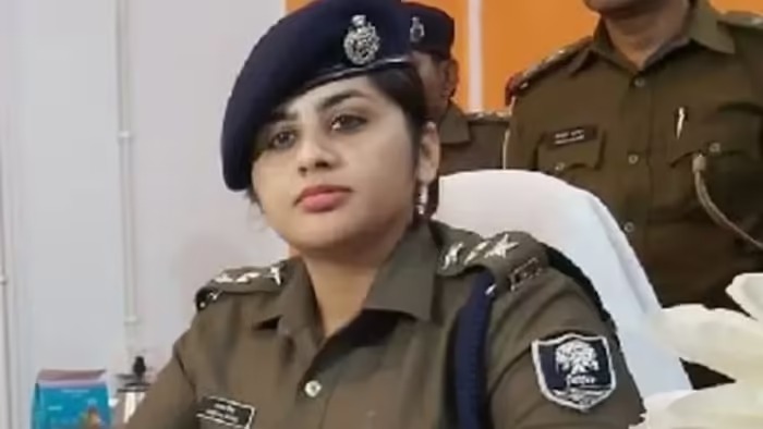 बिहार :पोस्टिंग के दौरान काम्या मिश्रा के पहले पढ़िए किस आईपीएस अधिकारी ने दिया था इस्तीफा