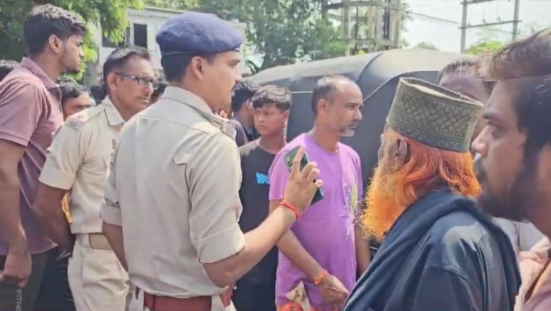 Dhanbad: नहीं थम रहा रफ़्तार का कहर ,बस ने स्कूली बच्ची को रौंदा, मौके पर मौत