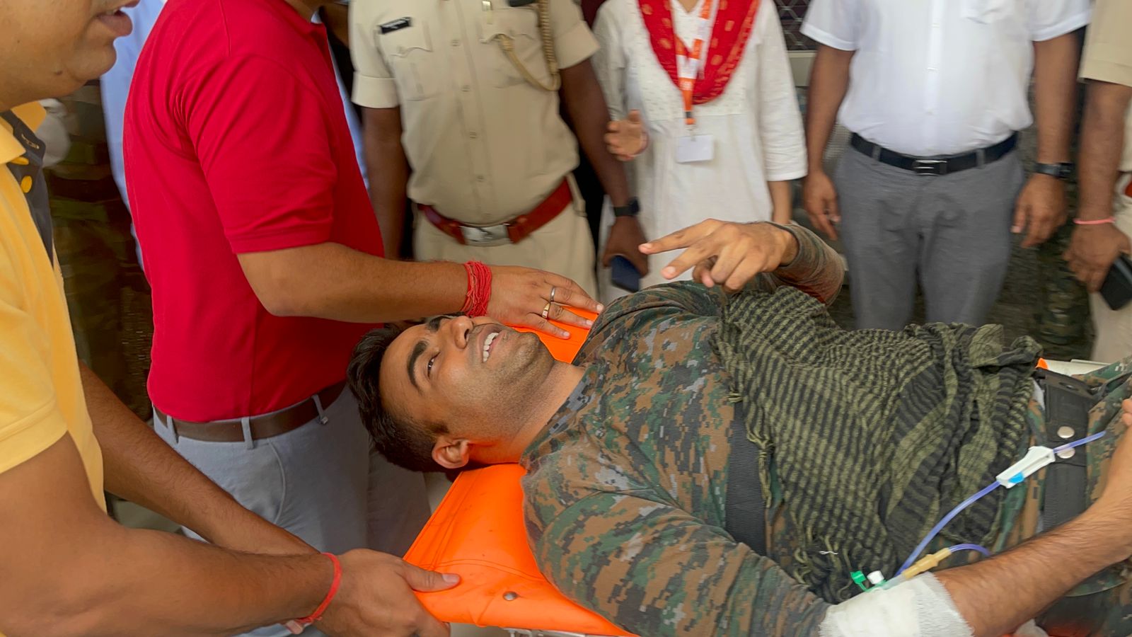 BREAKING : कोल्हान में IED के जाल में फिर फंसा कोबरा का जवान, एयरलिफ्ट कर लाया गया रांची