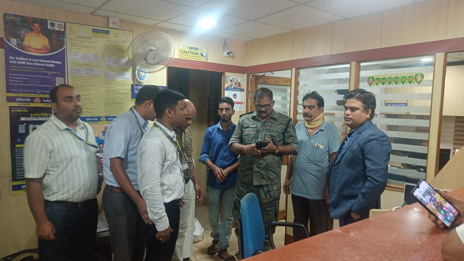 Breaking: दुमका के इंडियन बैंक में दिनदहाड़े 20 लाख रुपये की लूट, सीसीटीवी फ़ुटेज खंगाल रही पुलिस