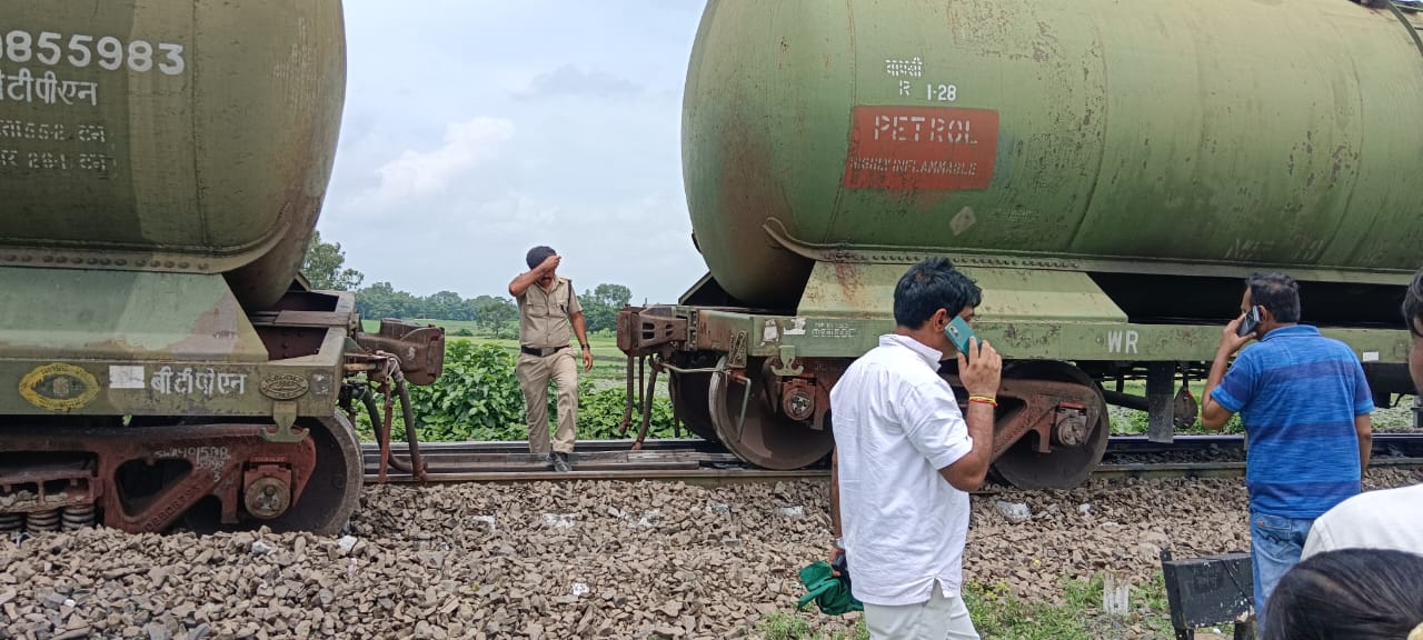 पश्चिम बंगाल के कुमेदपुर के पास रेल हादसा, मालगाड़ी की पांच बोगी हुई बेपटरी 