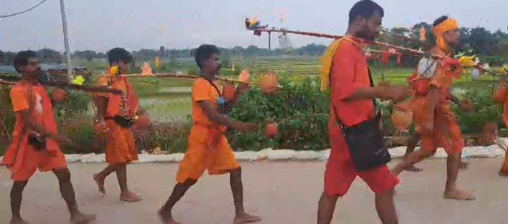 देवघर:शिव भक्तों के लिए सबसे कठिन यात्रा है दंड,पढ़ें कैसे भोलेनाथ अपने भक्तों की यात्रा को बनाते हैं सफल, ये है इसके नियम