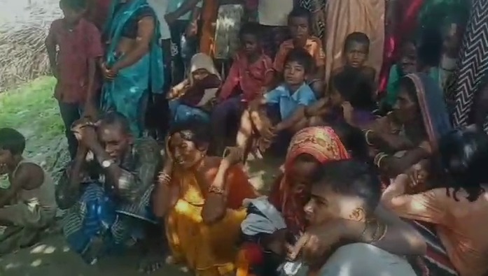 BIG BREAKING: यात्रियों से भारी नाव उपधारा मे पलटी, 2 लोग लापता ,देखिए वीडियो