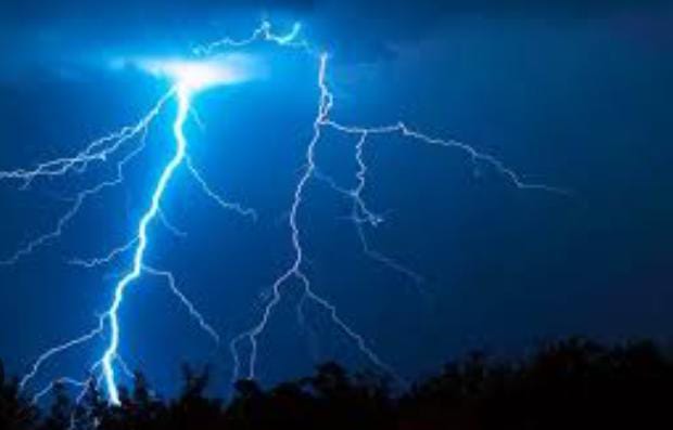 बिहार के भागलपुर में आकाशीय बिजली का कहर, वज्रपात की चपेट में आकर एक की मौत, आधा दर्जन से अधिक लोग घायल