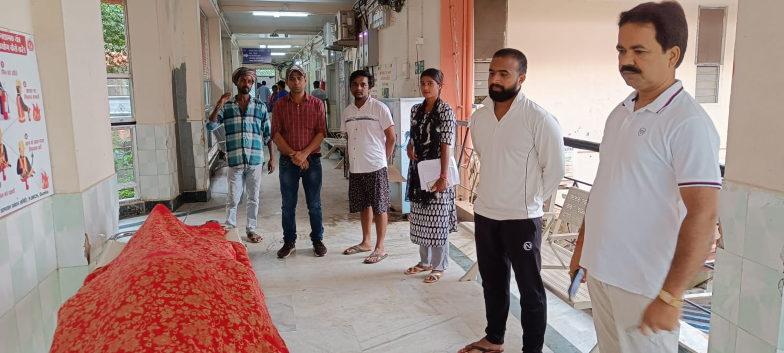 दुमका: 4 बच्चों को छोड़ माता पिता ने बसा ली अलग अलग दुनिया, बेटी की मौत के बाद शव को अपनाने से किया इनकार