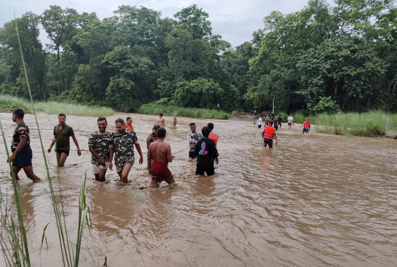 बाढ़ में फंसे 69 भारतीय श्रद्धालुओं को SSB और APF ने किया रेस्क्यू, हो रही है खूब सराहना