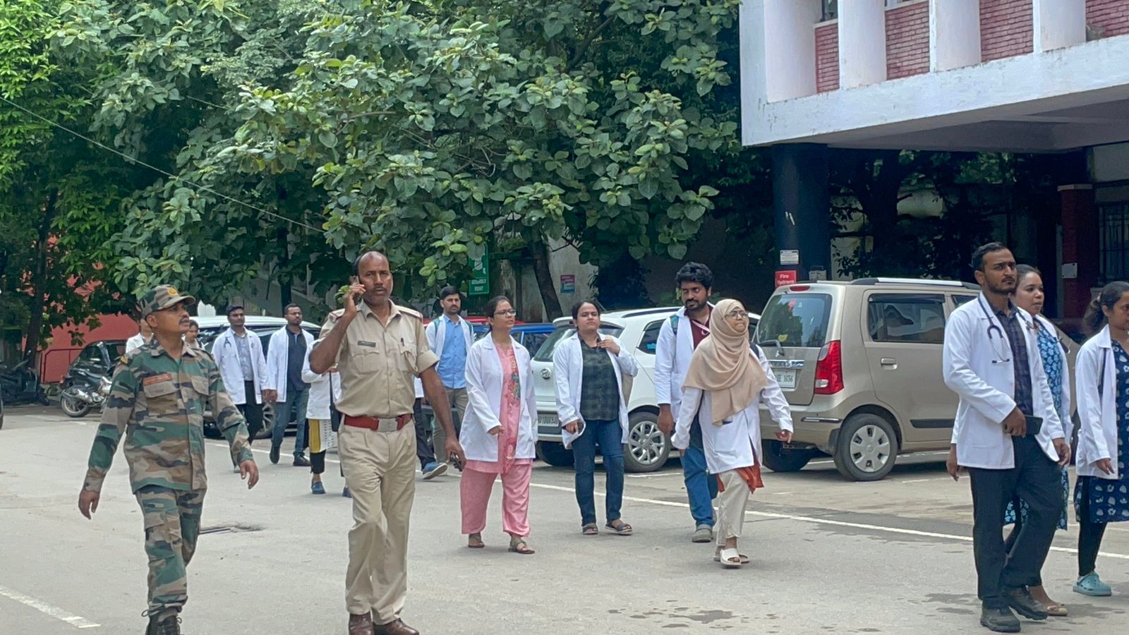 कोलकाता की डॉक्टर से दरिंदगी मामले में जूनियर डॉक्टर हड़ताल पर, सरकारी अस्पतालों में आज ओपीडी ठप