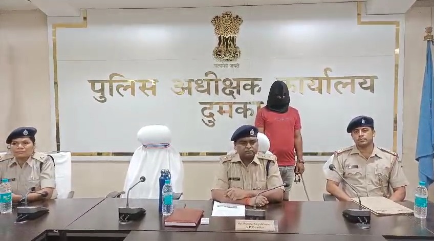 DUMKA : महिला के अधजले शव की हुई पहचान, शादी में बाधक बन रही थी महिला तो प्रेमी ने कर दी हत्या