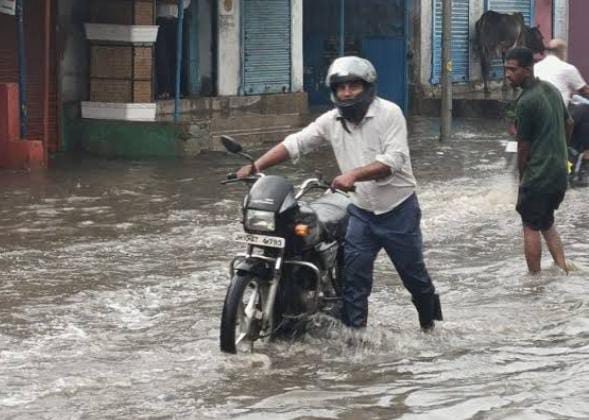 Weather Alert: आज जमशेदपुर से पार हो रहा है मानसून का ट्रफ़,  इन 6 जिलों में भारी बारिश की संभावना