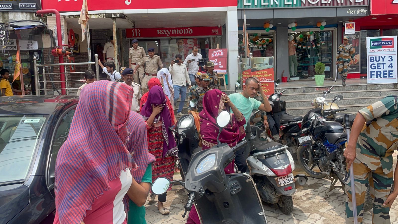 कैसे रुकेगा जिस्मफरोशी का धंधा!अब रिहायसी इलाके में चल रहा Sex रैकेट, छह लड़किया गिरफ्तार