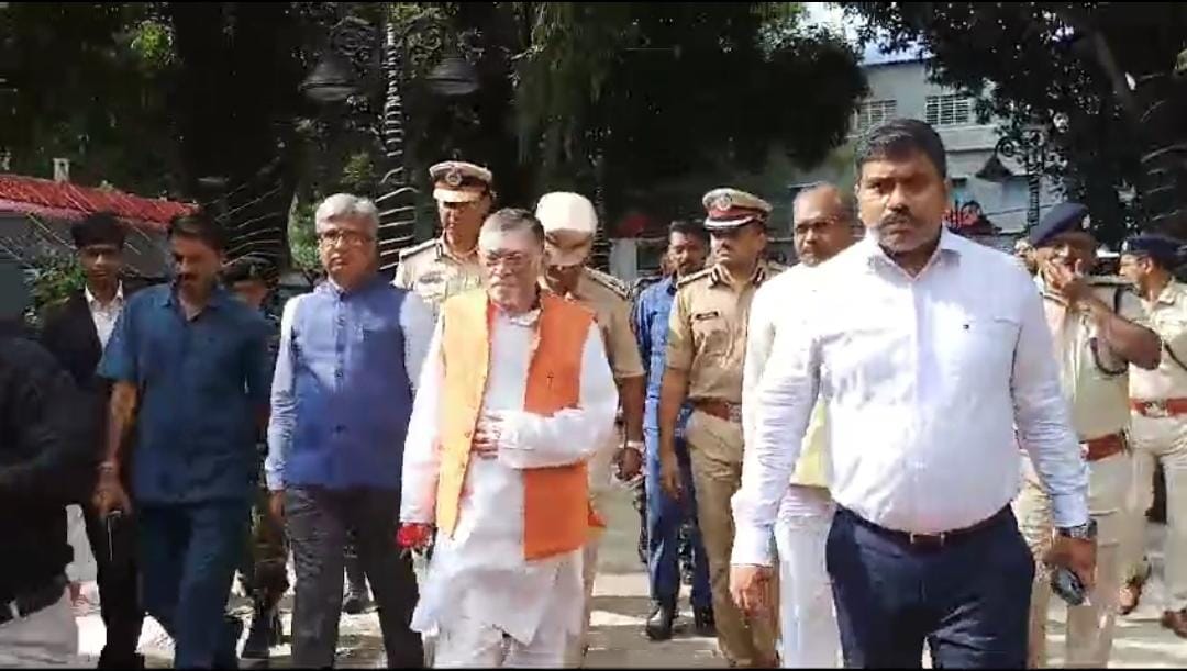 दो दिवसीय दौरे पर दुमका पहुंचे राज्यपाल संतोष कुमार गंगवार, कल स्वतंत्रता दिवस के मौके पर करेंगे झंडोत्तोलन