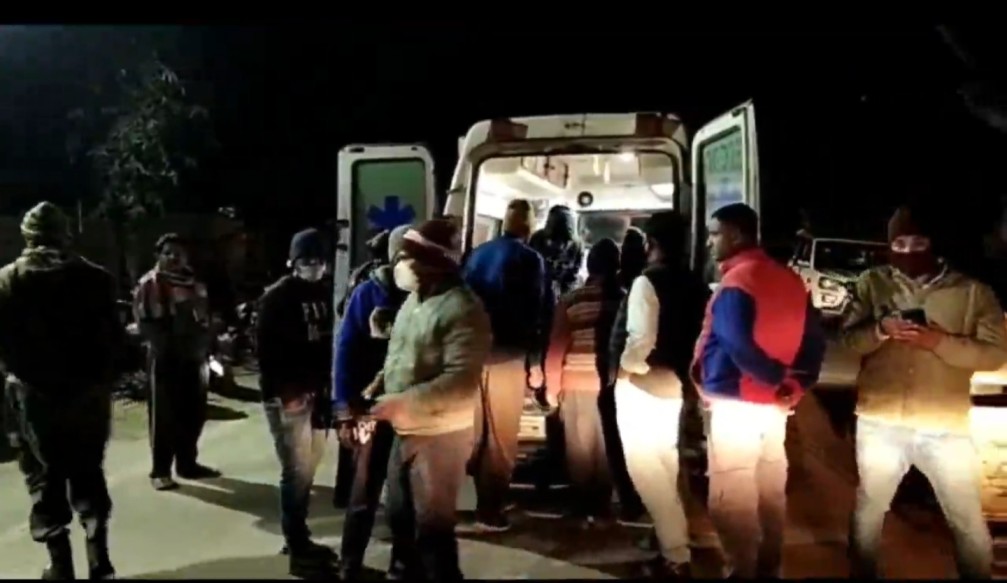 NEWS UPDATE : फुटबॉल मैच के दौरान नक्सलियों का हमला  पूर्व विधायक गुरुचरण नायक के दो सुरक्षाकर्मियों की मौके पर मौत, एक सुरक्षाकर्मी घायल