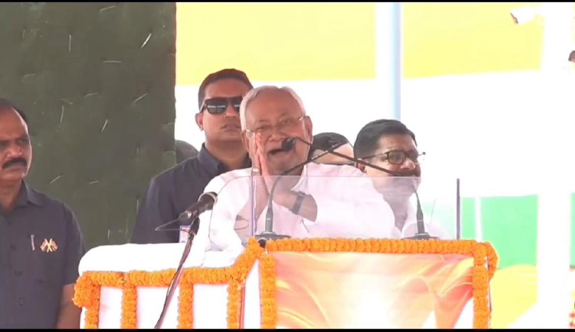 ऐसा अचानक क्या हुआ कि गांधी मैदान में पत्रकारों के सामने हाथ जोड़ने लगे सीएम नीतीश कुमार, पढ़ें क्या है पूरा मामला