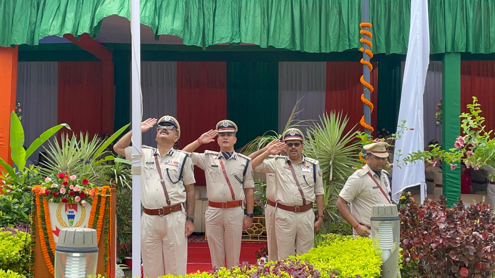 पुलिस मुख्यालय में DGP ने किया ध्वजारोहण, कहा-पब्लिक के साथ बेहतर संबंध के लिए थाना में लगेगा जनता दरबार