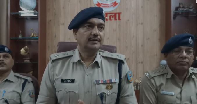 पुलिस जवान अभिषेक उरांव हत्याकांड का खुलासा, दो अपराधी गिरफ्तार, देसी कट्टा, दो जिंदा कातूस व मोबाइल बरामद
