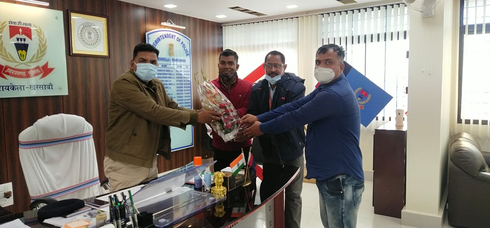 सरायकेला पुलिस एसोसिएशन के नवनिर्वाचित टीम ने एसपी से की मुलाकात , गिनाई अपनी मांग