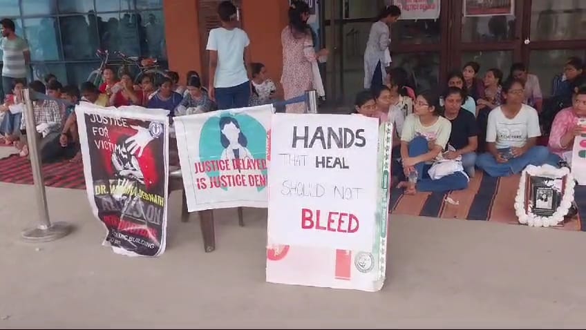 Bihar News: जीएमसीएच बेतिया में इमरजेंसी सेवा भी ठप, गरीब मरीज डॉक्टरों का कर रहे इंतजार