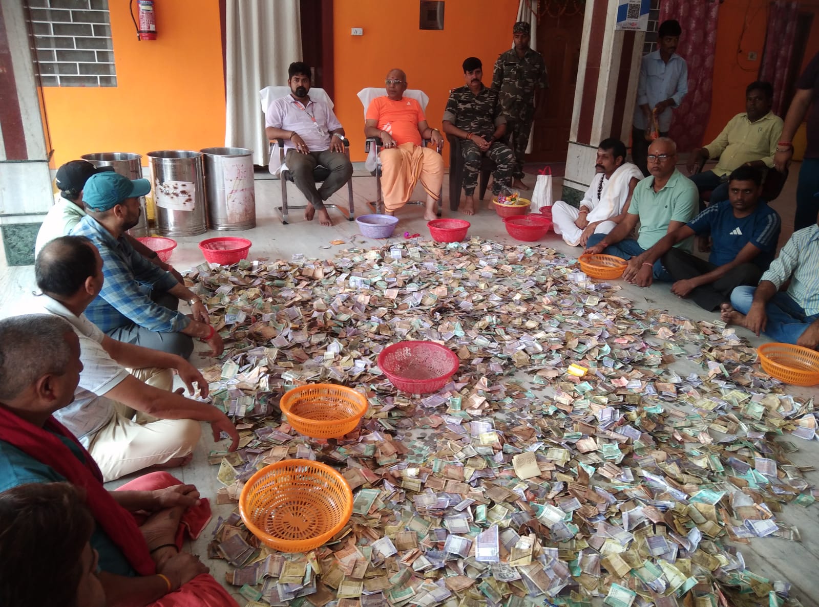 देवघर: श्रावणी मेला में विदेशी श्रद्धालु ने किया जलार्पण, दानपत्र में इतने मिले विदेशी मुद्रा