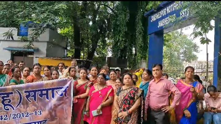 जमशेदपुर:छत्तीसगढ़िया समाज की महिलाओं ने विधायक सरयू का जमकर किया विरोध, कार घेरकर की धक्का मुक्की, किसी तरह भीड़ से निकले विधायक