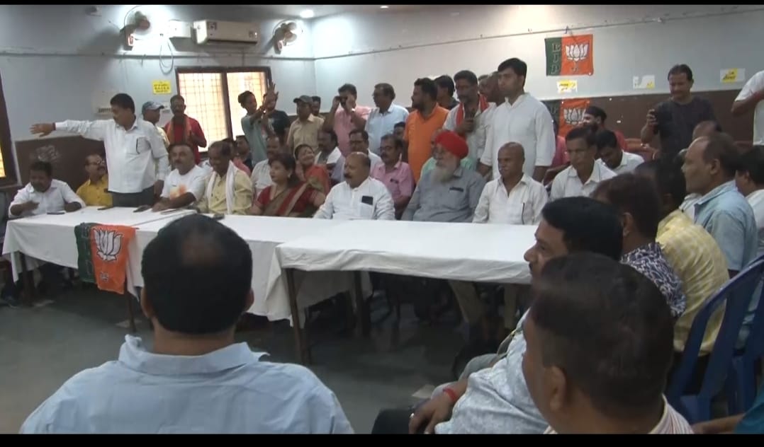 आखिर क्यों गुस्से में है धनबाद के भाजपाई ,उनकी पीठ पर "मजबूत हाथ " किसका ,पढ़िए इस रिपोर्ट में !!