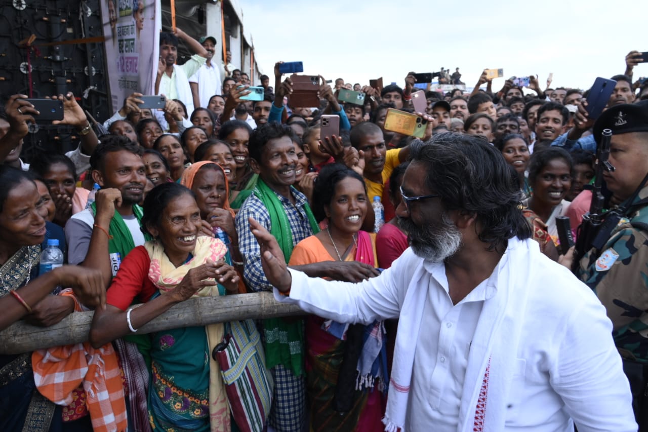 पाकुड़: मंईयां सम्मान योजना की पहली किस्त की राशि खाते में पहुंची, खुशी से खिले चेहरे