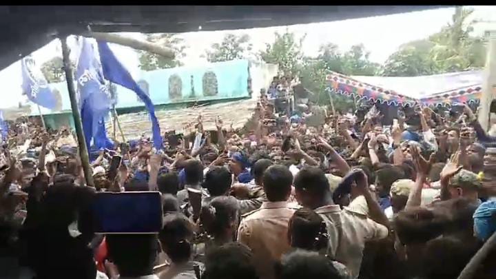 मुजफ्फरपुर: रेप पीड़िता को न्याय दिलाने के नाम पर इस संगठन ने जमकर किया तांडव, पुलिस पर भी किया पथराव