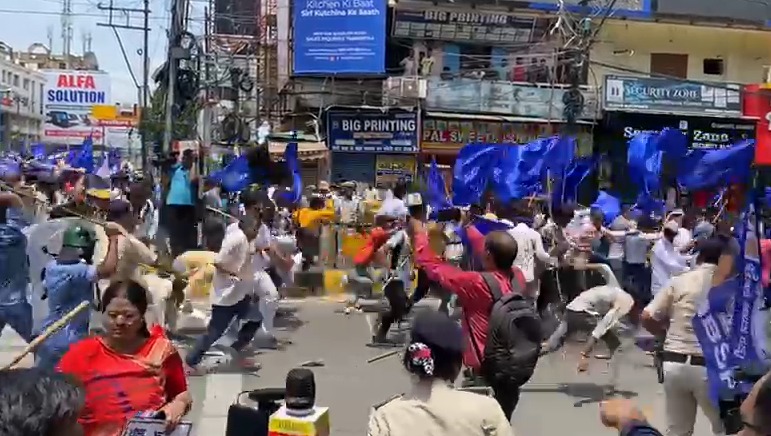 BREAKING: भारत बंद का पटना में बड़ा असर, डाक बंगला चौराहा पर प्रदर्शनकारियों पर हुआ लाठीचार्ज