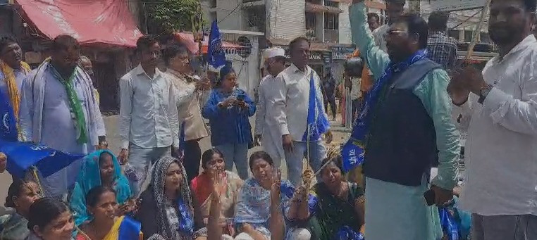 BHARAT BAND: शांतिपूर्ण तरीके से बाबानगरी देवघर में दिखा असर, यातायात प्रभावित, पूर्व मंत्री सुरेश पासवान सहित कइयों ने दी गिरफ्तारी